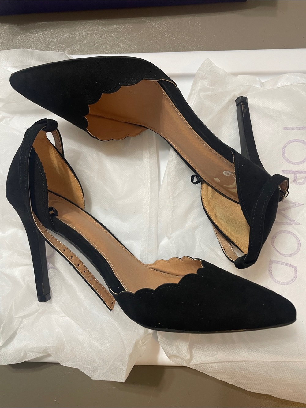 TOP Moda Black Scalloped Pointed-Toe Ankle-Strap Heels Sz. 7 worn once like new